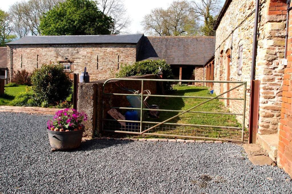 Upper Heath Farm - Stable Cottage Ludlow Craven Arms Exterior photo
